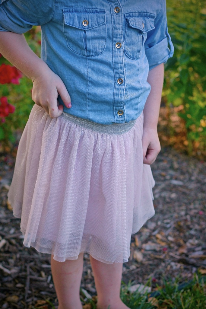 Nebraska Motherhood + Fashion blogger, Leslie of Tiny Stampede shares the perfect pink tulle skirt. Fashion for little girls doesn't have to be hard. Mae Tulle Skirt 2