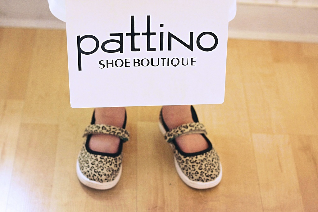 Nebraska Motherhood + Fashion blogger, Leslie of Tiny Stampede shares partners with Pattino Shoe Boutique to show the cutest and most adorable styles. Check it out!