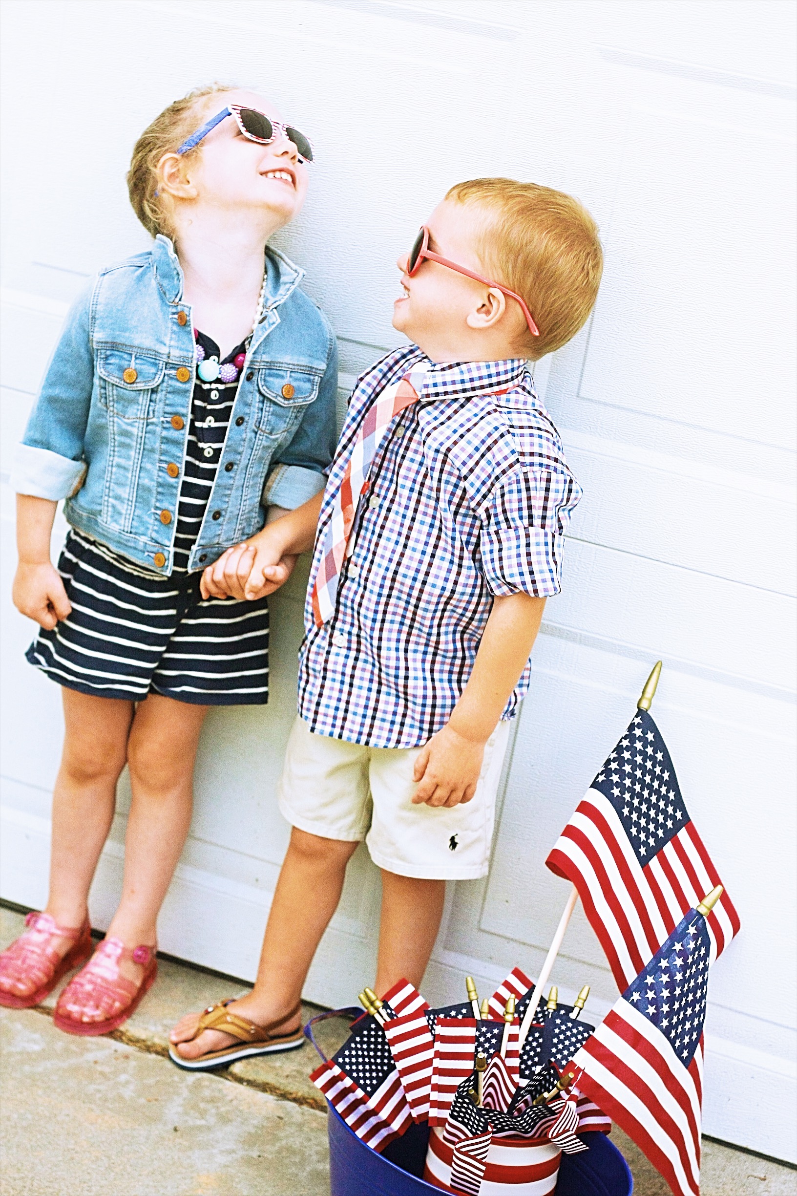 Nebraska Motherhood + Fashion blogger, Leslie of Tiny Stampede shares Fourth of July toddler outfits on sale from Ralph Lauren, Gap Kids and more | Browse this season's hottest colorful styles and patterns.